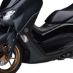 ヤマハ NMAX ABS に新色3色が登場。写真は『TMAX』ゆずりの新色「マットダークグリーン」
