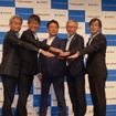 左から三菱プレシジョンの藤本聖二社長、ビプロジーの佐藤秀彰執行役員、V-ドライブ テクノロジーズの宮地寿昌社長、神奈川工科大学の井上秀雄特任教授（DIVPプロジェクトリーダー）、SIP自動運転担当の葛巻清吾プログラムディレクター