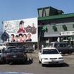 23年前の留萌本線・留萌駅。駅舎は1967年に建てられ現在も使用。当時はNHK朝の連続テレビ小説『すずらん』の舞台が留萌本線になったため、ドラマにちなんだ大看板が掲げられていた。なお、留萌の「萌」は線名とともに1997年3月まで「萠」となっていた。1999年4月29日。