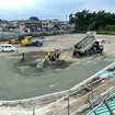 新しい御代志駅前に設けられる広場の建設現場。2022年7月14日時点。