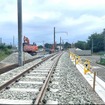 移設工事の様子。奥が新しい御代志駅。2022年7月14日時点。