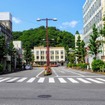 奥多摩への「アドベンチャーライン」の入口としてレトロにリニューアルされる青梅駅（正面）。