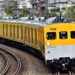 警戒色の黄色い塗色がアクセントとなっているモヤ700系。後ろの2両は架線検測用のモヤ701+702。今回の展示会はホームドアがない状態のいずみ野駅で撮影できる最後のチャンスとなる。