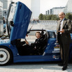 ブガッティEB110とアルフレード&ロベルト・ストーラ。パリ・デファンスで（1991年）