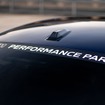 BMW i4 M50 の「Mパフォーマンスパーツ」装着車