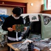 展示部品は手に取ってさまざまな角度から見ることができる