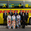 代表取締役社長 塩見清仁氏（上段右から2番目）も参加し記念撮影。