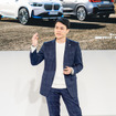 BMWブランドマネジメントディビジョンプロダクトマネージャー ケビン・プリュボ氏は、BMW X1、iX1の特徴を解説した。