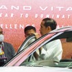 インドネシアのジョコ大統領もグランドヴィターラに乗り込んで感触を試していた