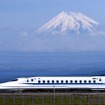 約7割の区間が高速ヘビーシンプル架線となっている東海道新幹線。