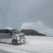 三菱 eKクロスEV 冬季1200km試乗後編：波が岩を打つと波の花が一斉に宙を舞った。