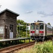 留萌本線・真布（まっぷ）駅。最終日は20時32分発留萌行き最終列車でペンライトなどによる見送りが行なわれる。