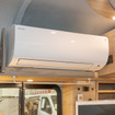 （参考画像）家庭用エアコンを装備したキャンピングカーの室内