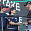 角田（中央）と今季の僚友デ・フリース（左）。角田が握手している相手は、昨季までの僚友で現在はアルピーヌ所属のガスリー（2023年F1第2戦サウジアラビアGP）。