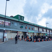 17時を過ぎると留萌駅前では上り最終列車の4932Dを待機する人々の列ができていた。