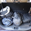 リアシートバックを立てた状態で荷室を最大に拡張。荷物は大量に積める。