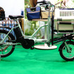 安定性を考慮し、荷台部分はハンドル/前輪の動きから独立した構造