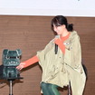 デリカミニ新CM発表会：水川あさみとマスコット