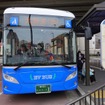 EVバス、金沢文庫駅西口バス停 停車時の様子