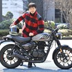 青木タカオ氏とロイヤルエンフィールド HUNTER350