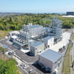 豊通リチウムは福島県の楢葉町に国内初となる水酸化リチウムの製造工場を開設した