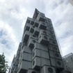解体前の中銀カプセルタワービル（南側から。2021年4月）