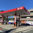 東京都内のサービスステーション（ガソリンスタンド）で次世代バイオ燃料を一般向けに販売（3月、東瑞江サービスステーション / 丸紅エネルギー系列）