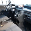 ELEMO-Lの運転席周り。右ハンドルが導入されるかは未定