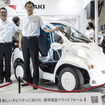 「新しいモビリティに向けた、標準電装プラットフォーム」について説明してくれた、矢崎総業 先行技術開発室 インフラシステム技術開発センター HMIシステム開発部 IS1チームの渡邉健良氏（左）と同 IS3チームリーダー 近藤義徳氏（右）