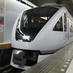 東武鉄道N100系スペーシアX。浅草駅はスペーシアXデビューに備えて5番ホームを改装中