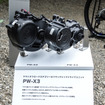 小型化した最新のドライブユニット「PW-X3」（右）