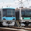 小田急4000形（向かって左）とE233系2000番台