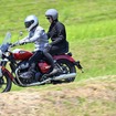 今回はスタンダードとツアラーでタンデムもしてみた。ライダー的なフィーリングにそれほど違いはないものの、パッセンジャーは圧倒的にツアラー派だった