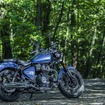 フロント19インチ、リヤ16インチの車体構成。専用のハリスフレームに空冷の並列ツインエンジンを搭載