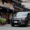 シトロエン ベルランゴロングと高山の古い街並み