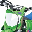 蛍光ピンクの50周年記念エンブレム