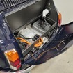 EV化されたFIAT 500のアート車両「GIOIA ev」（ジオイア イーブイ）のバッテリーとモーター。