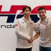 トニー・ボウ選手（右）とHRCレース運営室長 桒田哲宏（左）