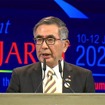 スピーチする鈴木社長