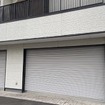 シャッターを下ろせば完全なるプライベート空間に。この密閉性は車両保管意外にも様々な可能性を秘めている。