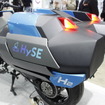 「H2 ＆ FC EXPO 水素燃料電池展」の川崎重工ブースに展示された、カワサキの水素エンジンモーターサイクル（プロトタイプ）