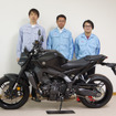 新型「MT-09」開発メンバー。中央がプロジェクトリーダーの津谷晃司さん