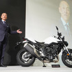 ホンダモーターサイクルジャパン 室岡克博社長とCB1000ホーネット（東京モーターサイクルショー2024）