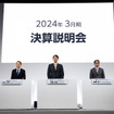 日本企業初の営業益5兆円超のトヨタ、佐藤社長（写真中央）が「足場固め」を強調した理由とは