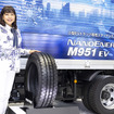 今回参考出品された小型EVトラック専用スタッドレスタイヤ NANOENERGY M951 EV