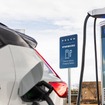 ボルボカーズが米国のスターバックスに設置した急速充電器（参考）