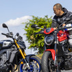 ヤマハ MT-09 SP（左）とドゥカティ モンスター＋（右）