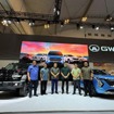 ジャカルタモーターショーで初公開されたHAVAL JOLION HEV（右）