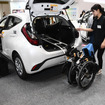トヨタ自動車／車いす収納装置