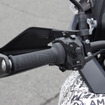 「ACC S&G」のテスト車両はKTMの新型車で、クラッチレバーのないMT車だ